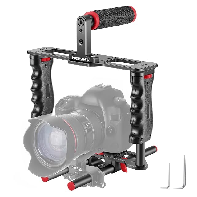 Cage universelle NEEWER noire et rouge avec deux poignées latérales et des tiges de 15 mm