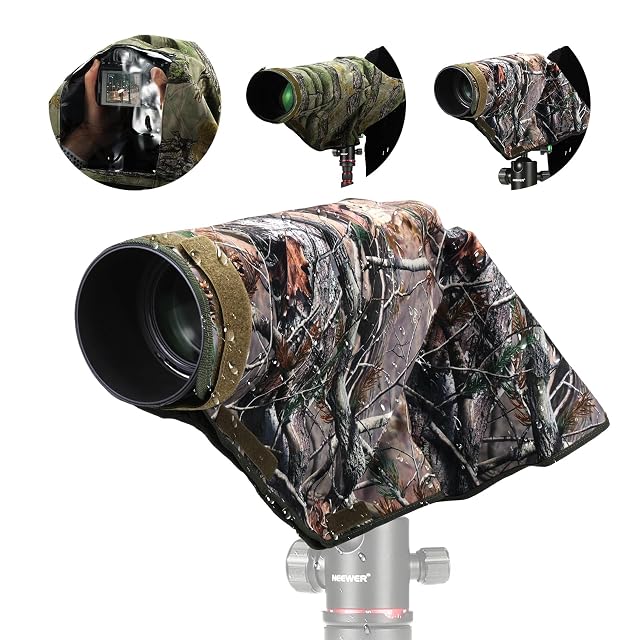 Housse de pluie camouflage NEEWER PB020 sur un téléobjectif monté sur trépied