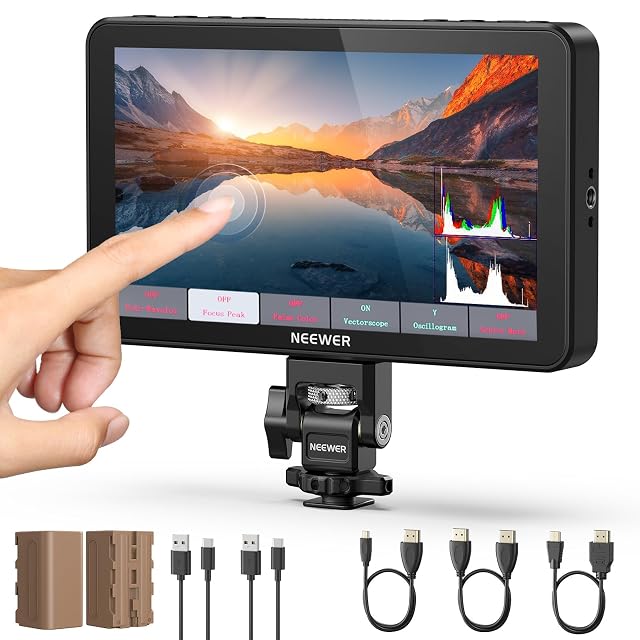 Moniteur NEEWER F700 de sept pouces sur sa griffe froide, affichant des fausses couleurs