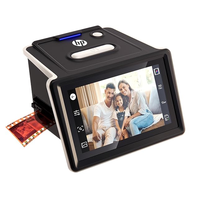 HP FilmScan avec son écran tactile en vue galerie et ses adaptateurs de film à côté