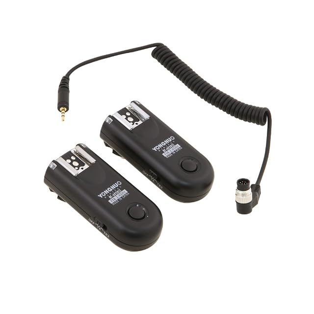 Paire d’émetteurs-récepteurs Yongnuo RF-603NII noirs à griffes métalliques et molettes de verrouillage