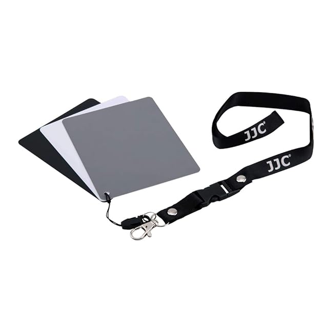 Jeu JJC de trois cartes PVC grise, blanche et noire avec leur sangle à attache