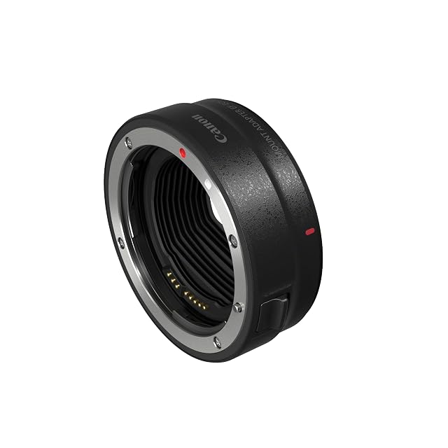 Adaptateur de monture Canon EF-EOS R entre un objectif EF et un boîtier RF