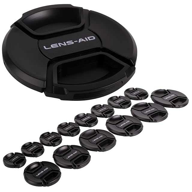 Bouchon d’objectif universel LENS-AID montrant son pincement central et son bord strié