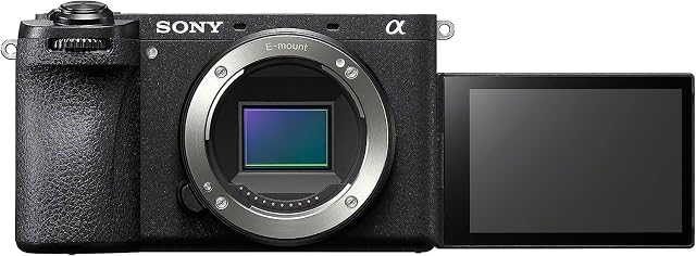 Boîtier hybride Sony Alpha 6700 noir vu de face, sans objectif