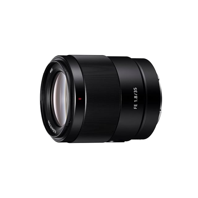 Focale fixe Sony SEL35F18F noire, avec son bouton de maintien de mise au point et son sélecteur de mode