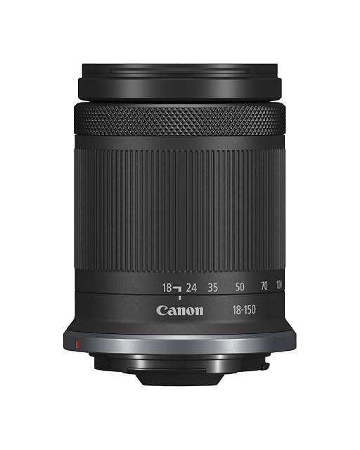 Zoom Canon RF-S 18-150mm noir, fût rentré, monture tournée vers l’appareil