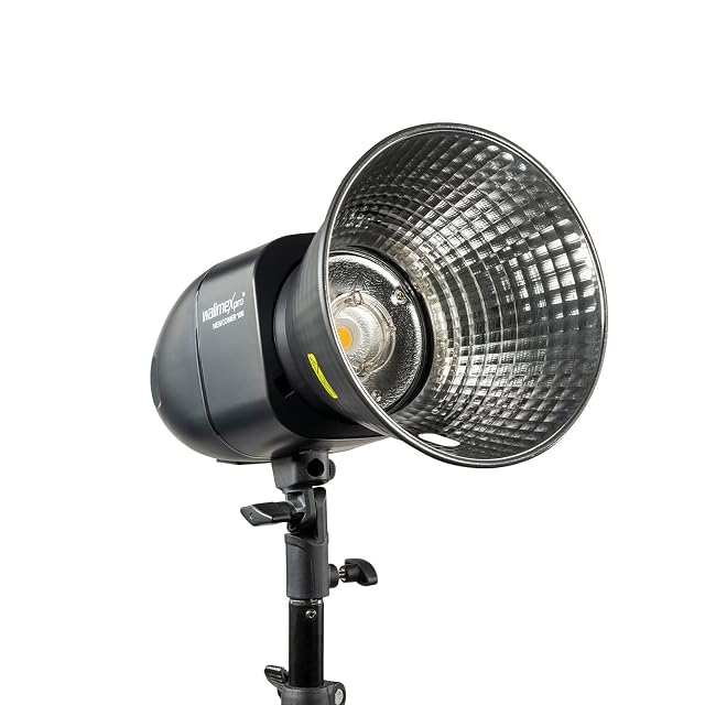 Tête de flash de studio Walimex pro Newcomer 100 II noire, sa baïonnette Bowens tournée vers l’avant